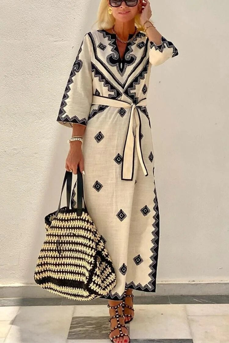 Xaviera – Besticktes Maxi-Kleid mit Gürtel