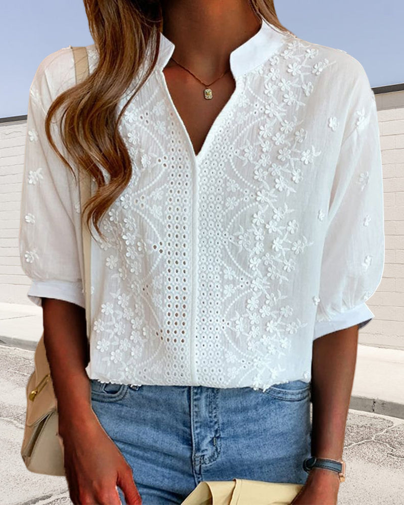 Cambria – Bestickte Bluse mit Schlitzkragen