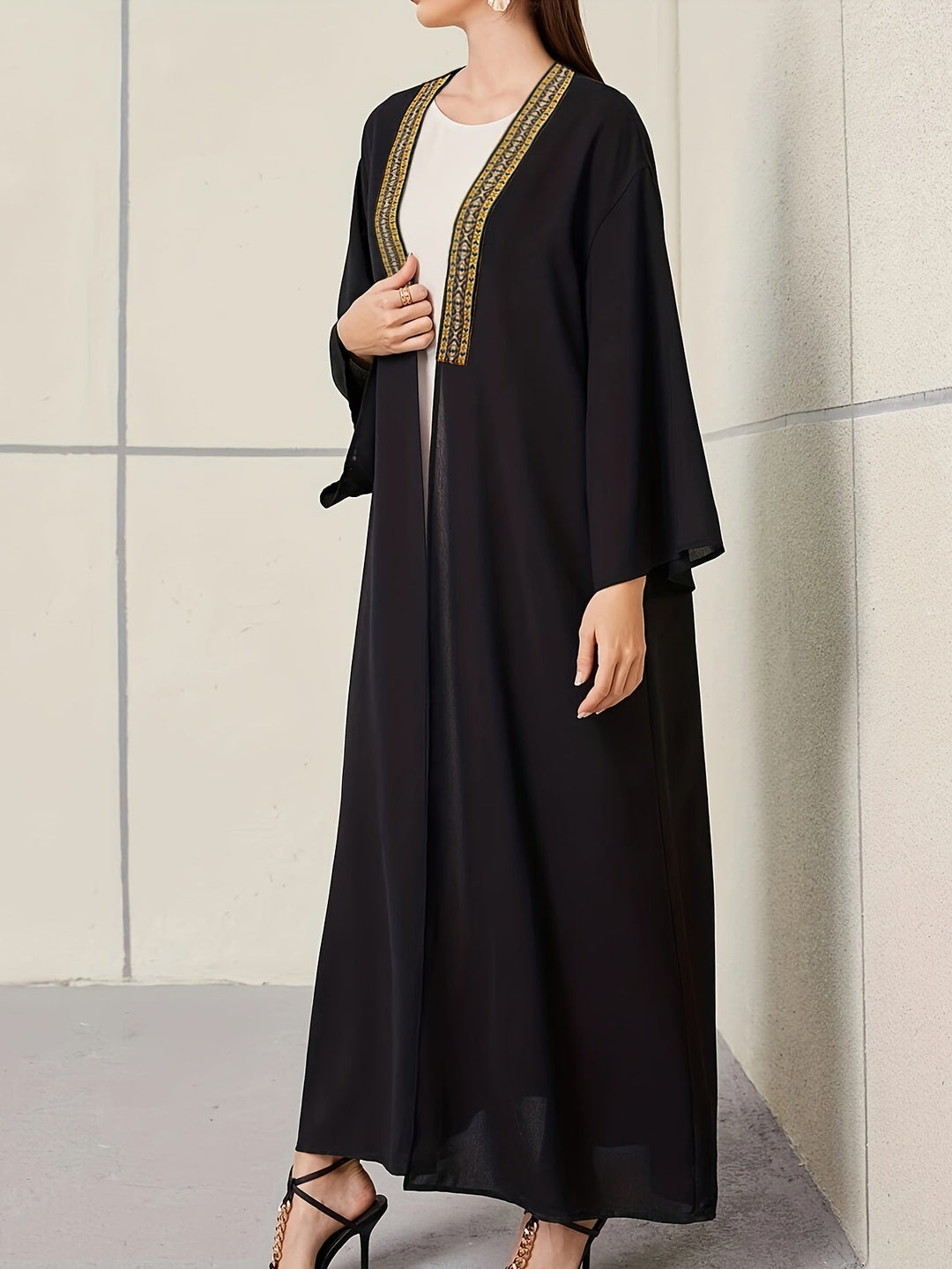 Esra – Bestickter Kaftan