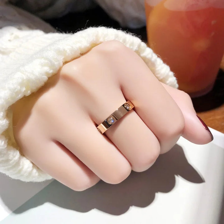 Schlanker Moderner Goldring