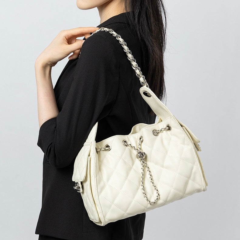 Telse – Gestepptes Kettendetail-Schultertasche