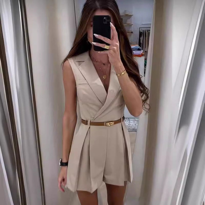Diorwen – Taillierter Playsuit mit Gürtel