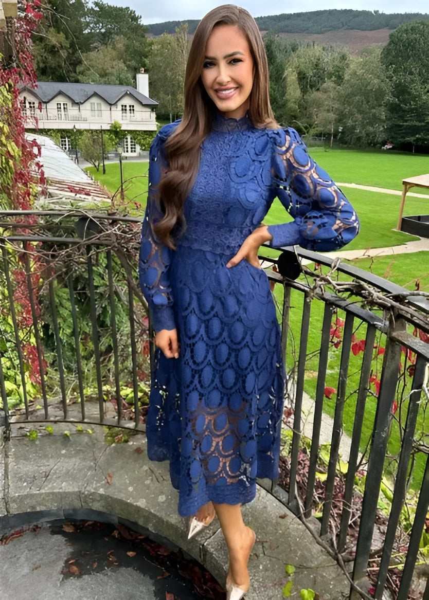 Marlinde – Elegantes Häkel-Midikleid