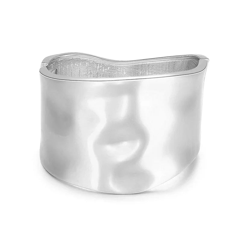 Schicker Asymmetrischer Statement-Armreif