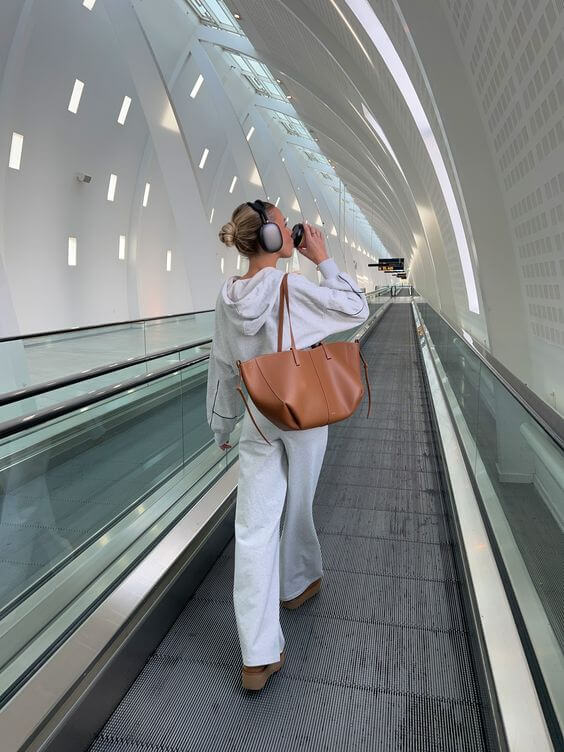 Pernilla – Formbetonte Tragetasche mit Seitenraffung