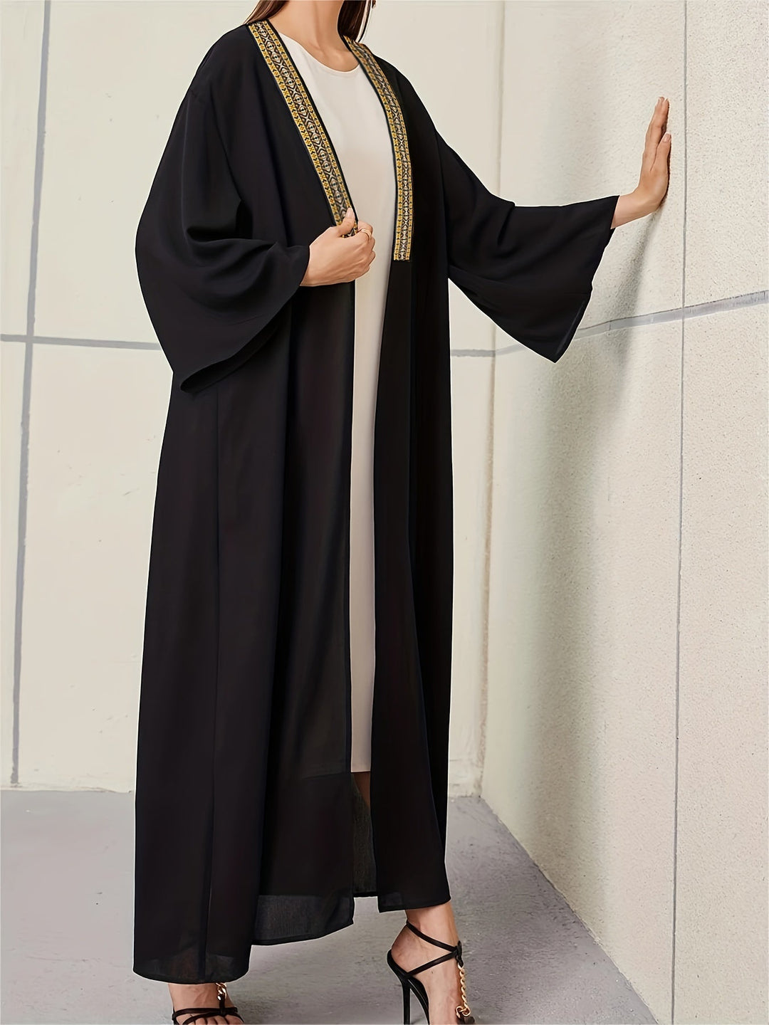 Esra – Bestickter Kaftan