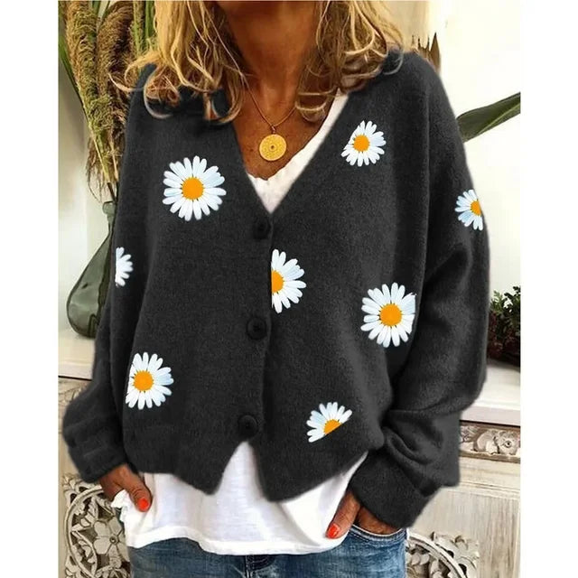 Theresia – Bestickte Gänseblümchen-Strickjacke