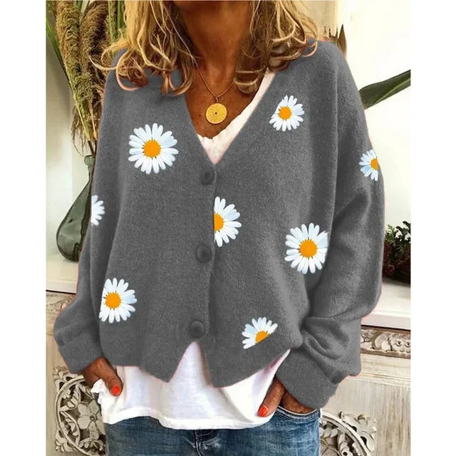 Theresia – Bestickte Gänseblümchen-Strickjacke