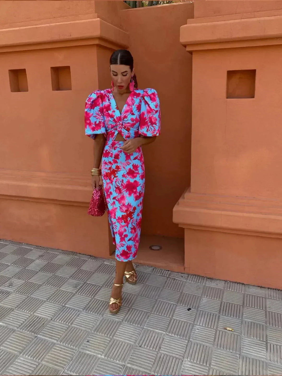 Arielle – Farbenfrohes Midikleid mit Plissierten Ärmeln