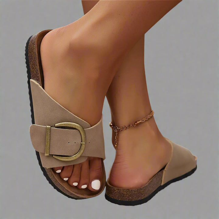 Danira – Sandalen mit Zierschnalle