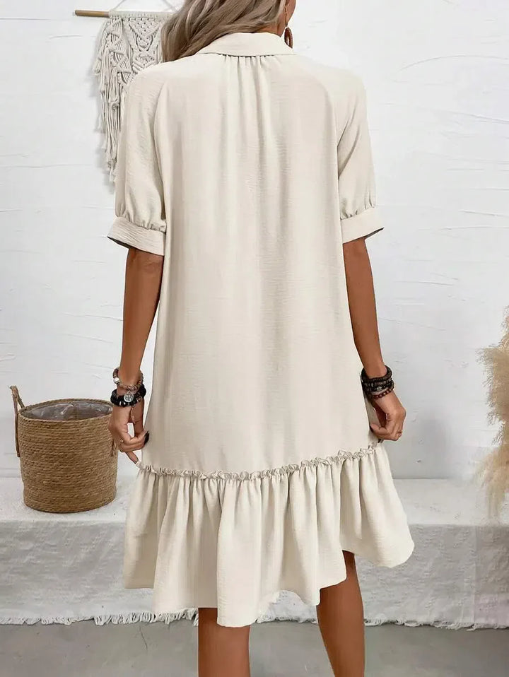 Aliyah – Knopfleistenkleid mit Rüschen-Saum