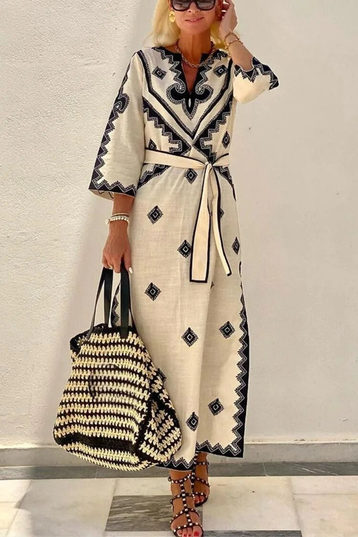 Xaviera – Besticktes Maxi-Kleid mit Gürtel