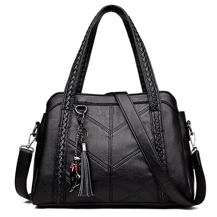 Klara – Handtasche mit Ziernähten und Anhänger