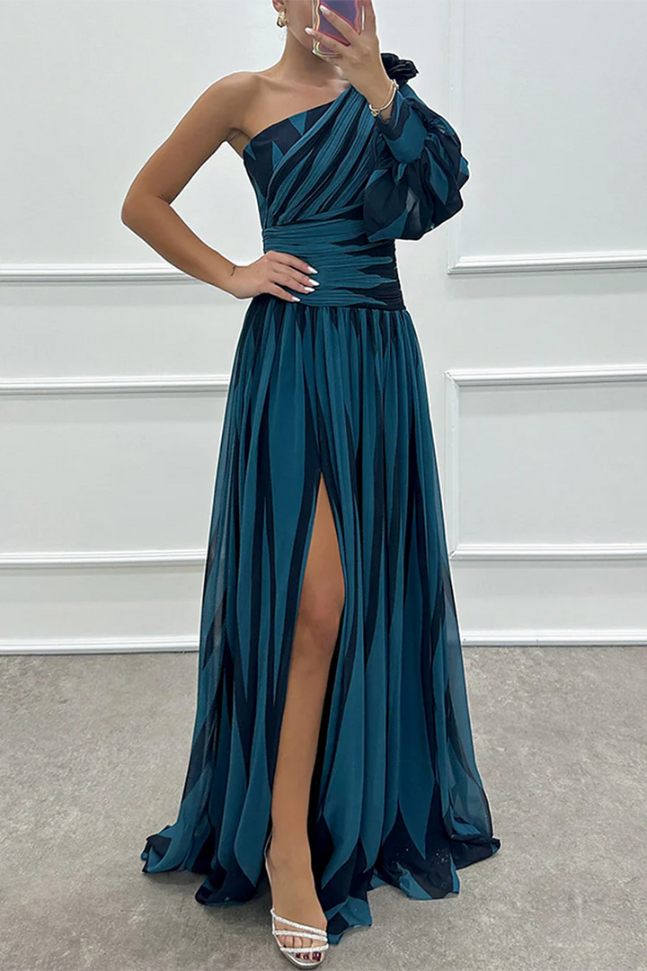 Julika – Einarmiges Plissee-Abendkleid