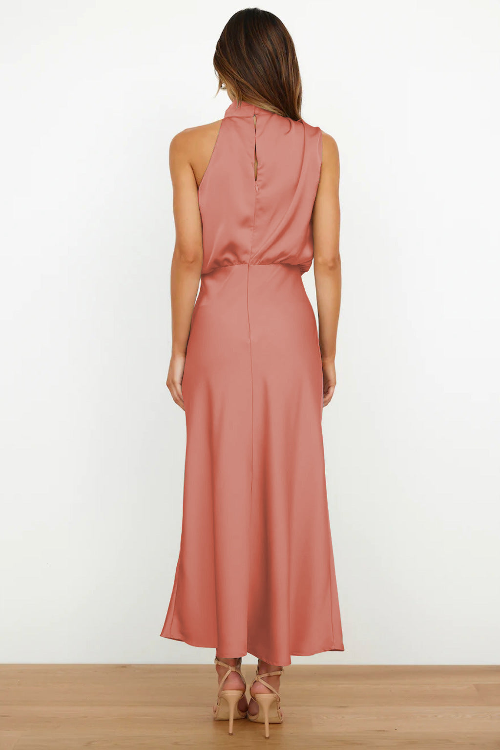 Lydia | Langes Kleid mit Halterneck