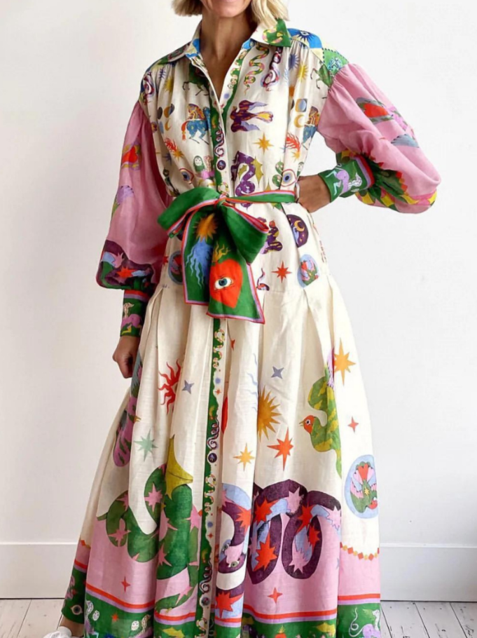 Thalea – Midikleid mit Mystik-Print und Taillengürtel