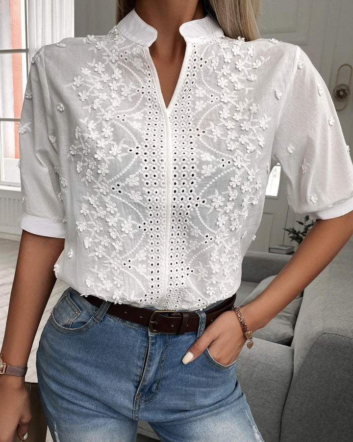 Cedelia – Bestickte Bluse mit Knopfleiste