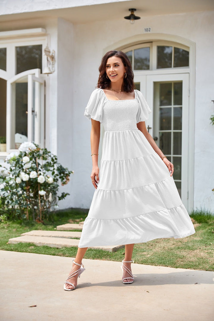 Selene – Schulterfreies Midikleid mit Smok-Details