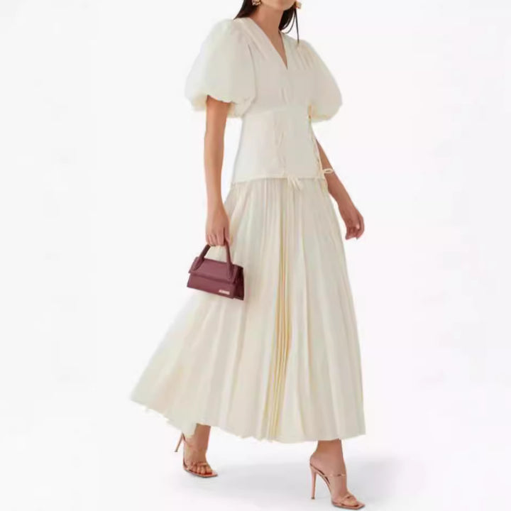 Frieda – Plissiertes Taillenkleid mit Puffärmeln