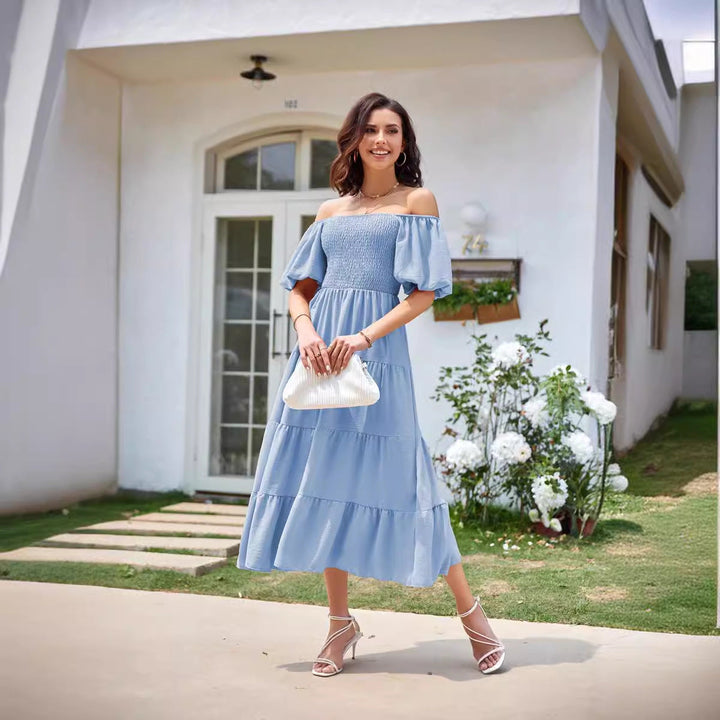 Selene – Schulterfreies Midikleid mit Smok-Details
