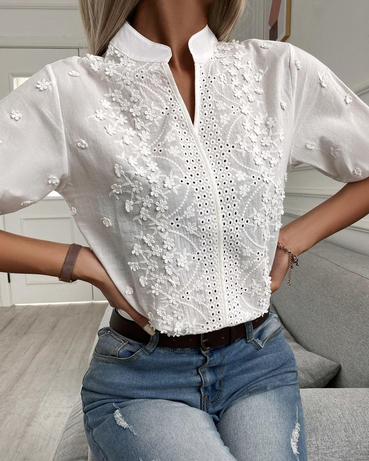 Cedelia – Bestickte Bluse mit Knopfleiste