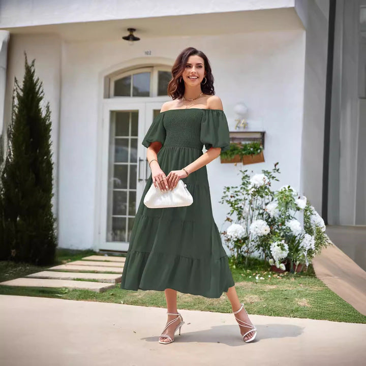 Selene – Schulterfreies Midikleid mit Smok-Details