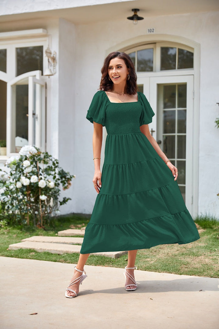 Selene – Schulterfreies Midikleid mit Smok-Details