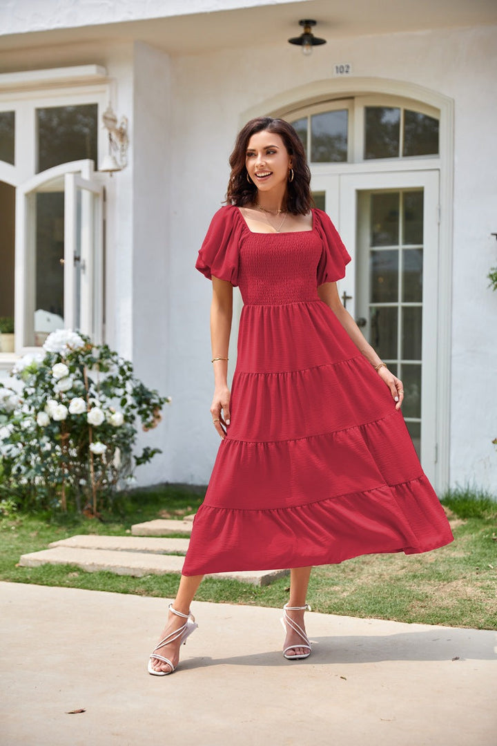 Selene – Schulterfreies Midikleid mit Smok-Details