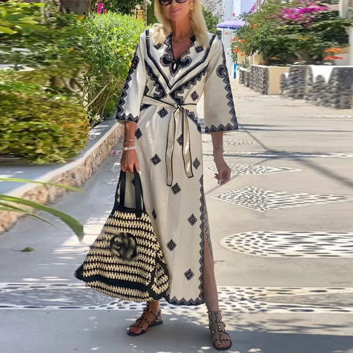 Xaviera – Besticktes Maxi-Kleid mit Gürtel
