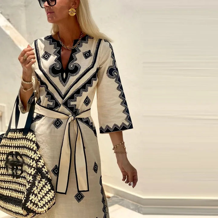 Xaviera – Besticktes Maxi-Kleid mit Gürtel