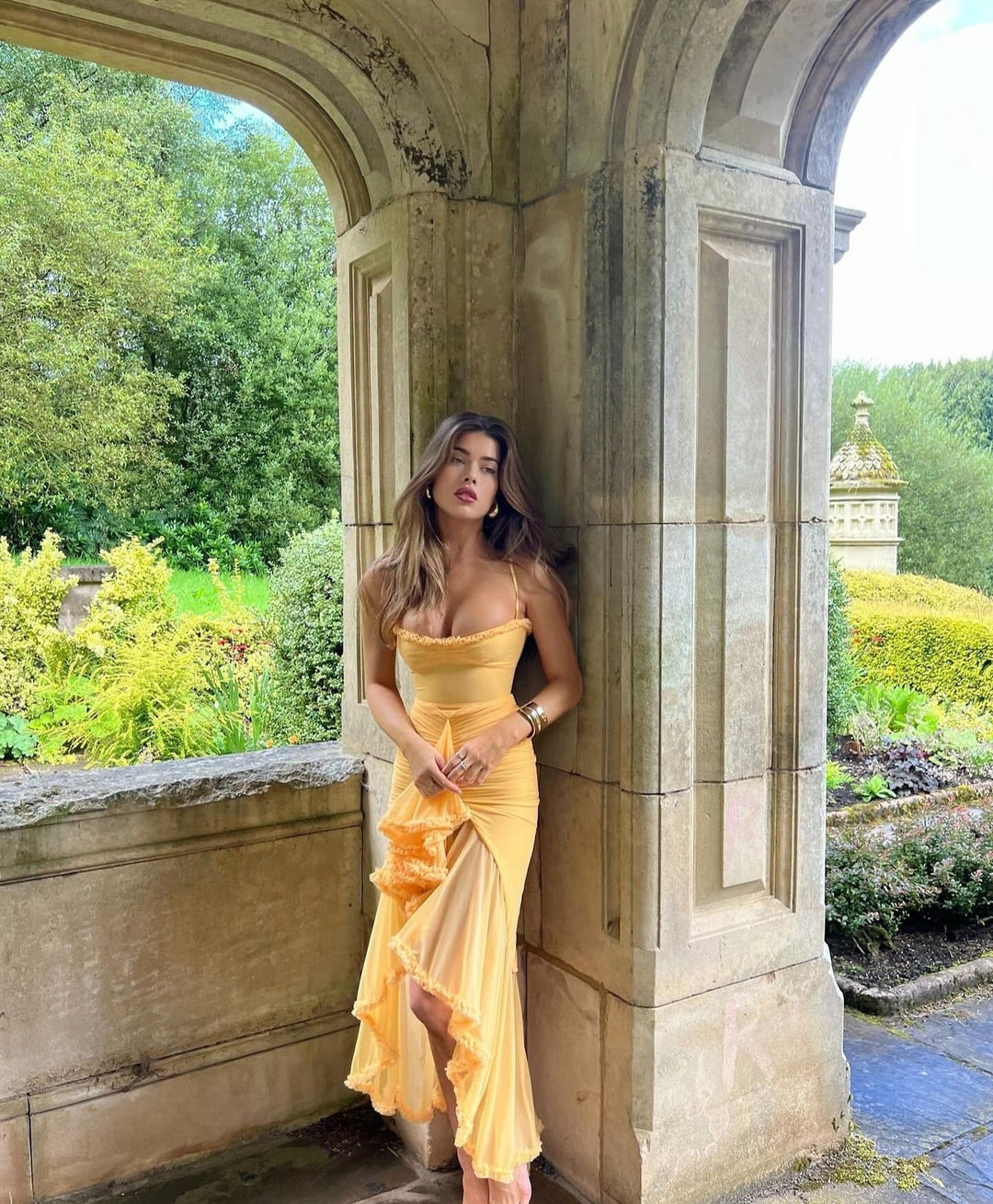 Hiluna – Rüschendetail Abendkleid