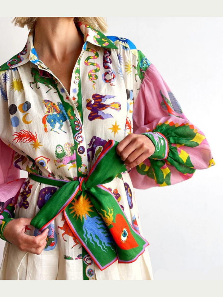 Thalea – Midikleid mit Mystik-Print und Taillengürtel