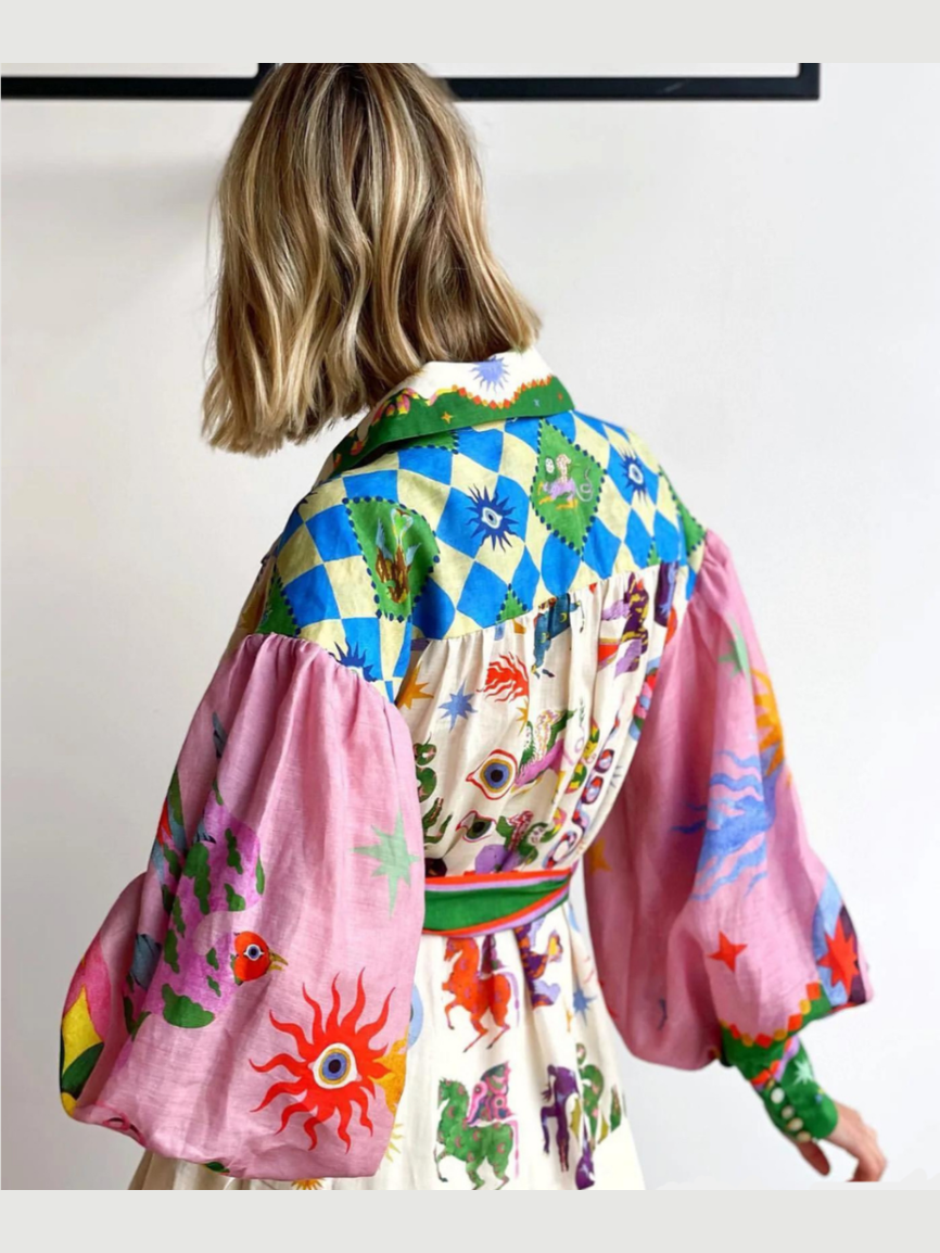 Thalea – Midikleid mit Mystik-Print und Taillengürtel