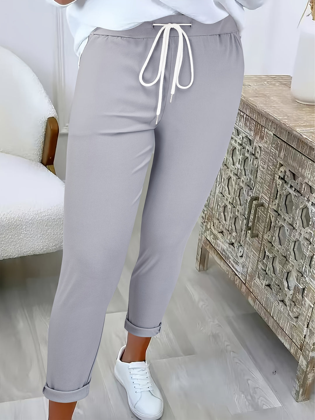 Abriana – Schlanke Jogginghose mit Kordelzug