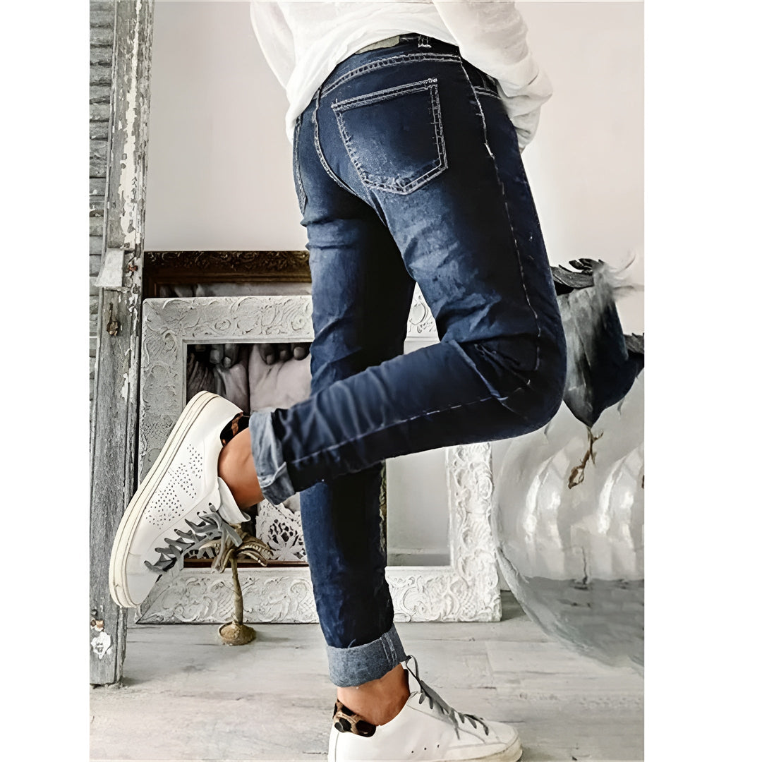 Amara – Slim Jeans mit Knopfdetails